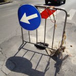 Buche come crateri per le strade di Viareggio