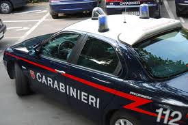 Rapina nella filiale di una banca, il bandito indossava una maschera di carnevale