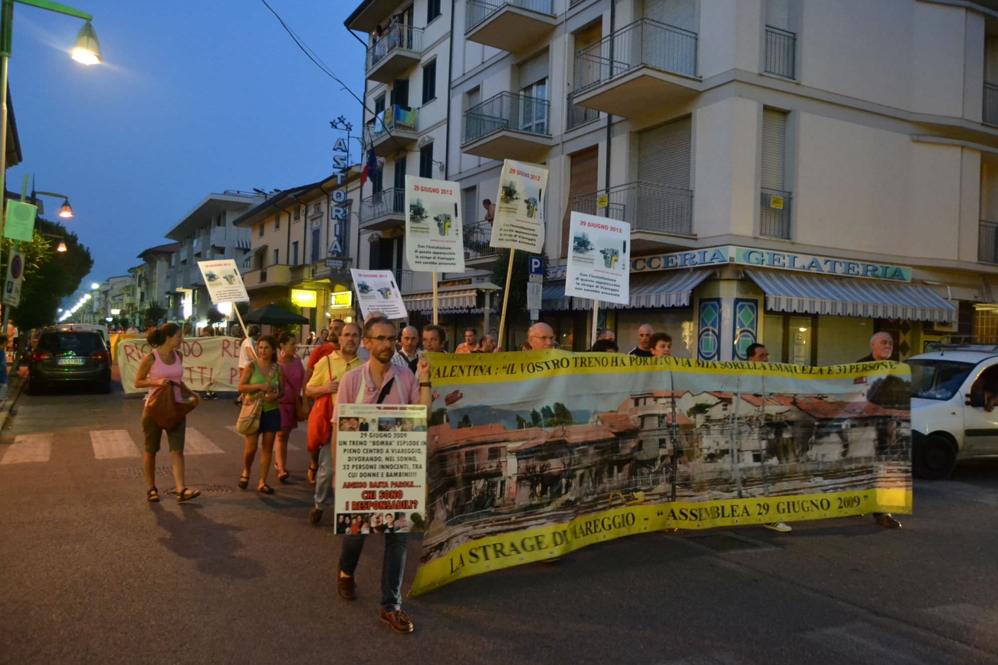 “Il nostro posto è a fianco dei familiari delle vittime della strage di Viareggio”