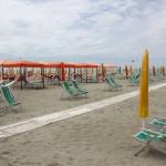 stabilimento bagno lido mare ombrelloni (foto Pomella)