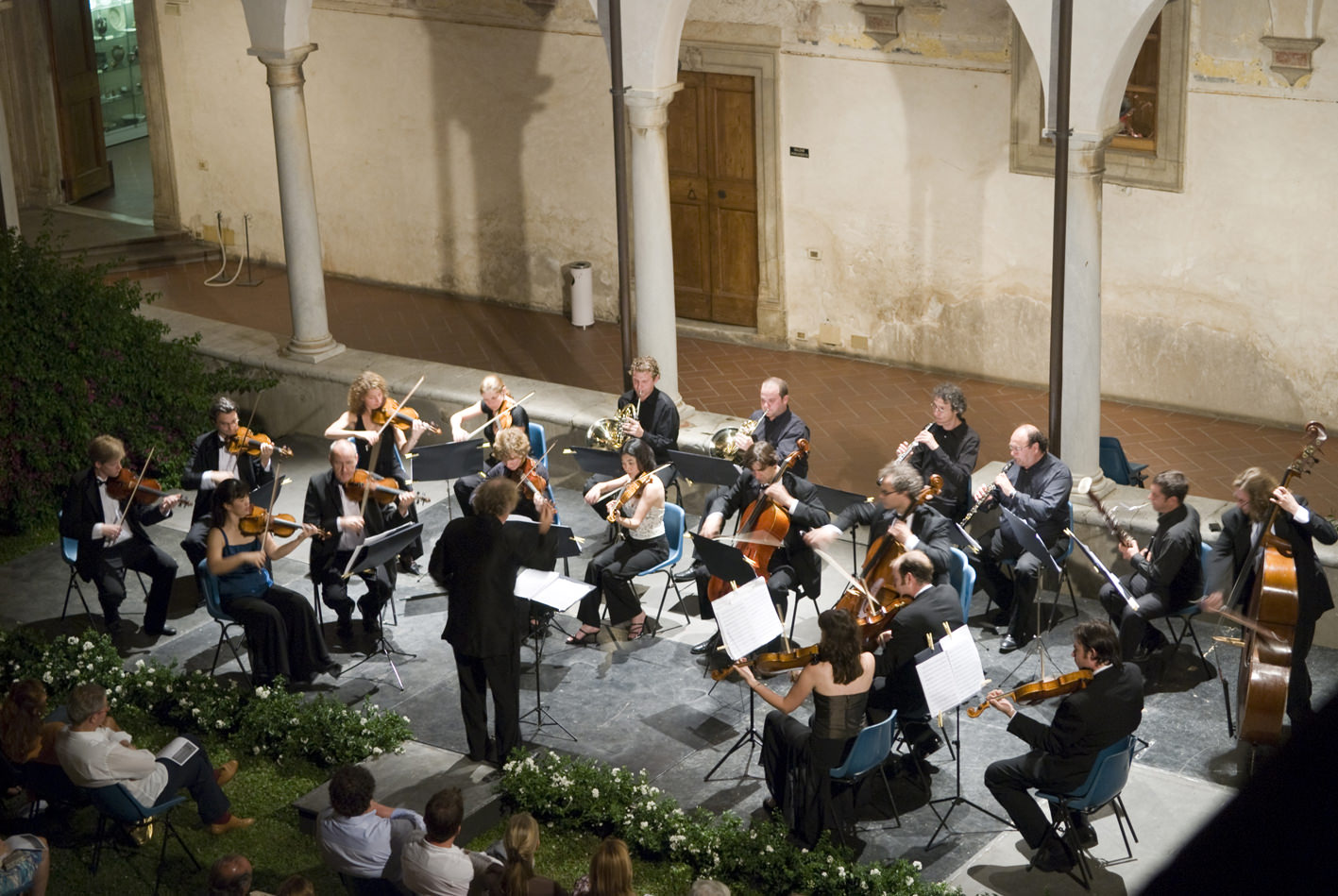 “Vi svelo il significato di questo quadro”. Guttman spiega il logo di Pietrasanta in Concerto (video)