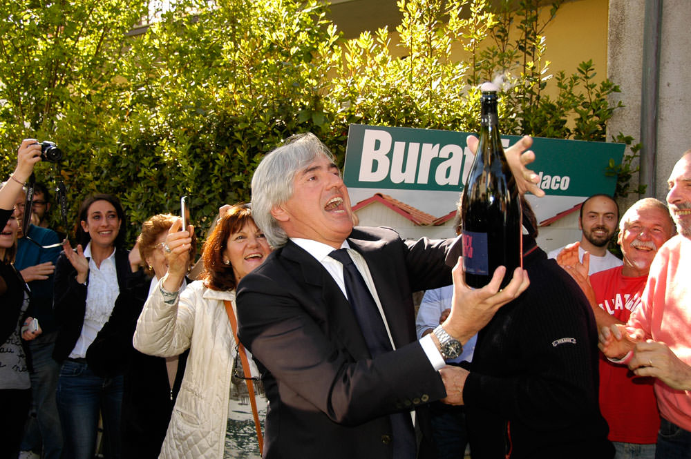 Il sindaco Buratti contro i giornali. “Basta con i titoli fuorvianti”