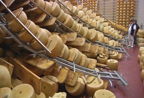 AL CIRCOLO CARACOL IN VENDITA IL PARMIGIANO “TERREMOTATO” A PREZZI POPOLARI