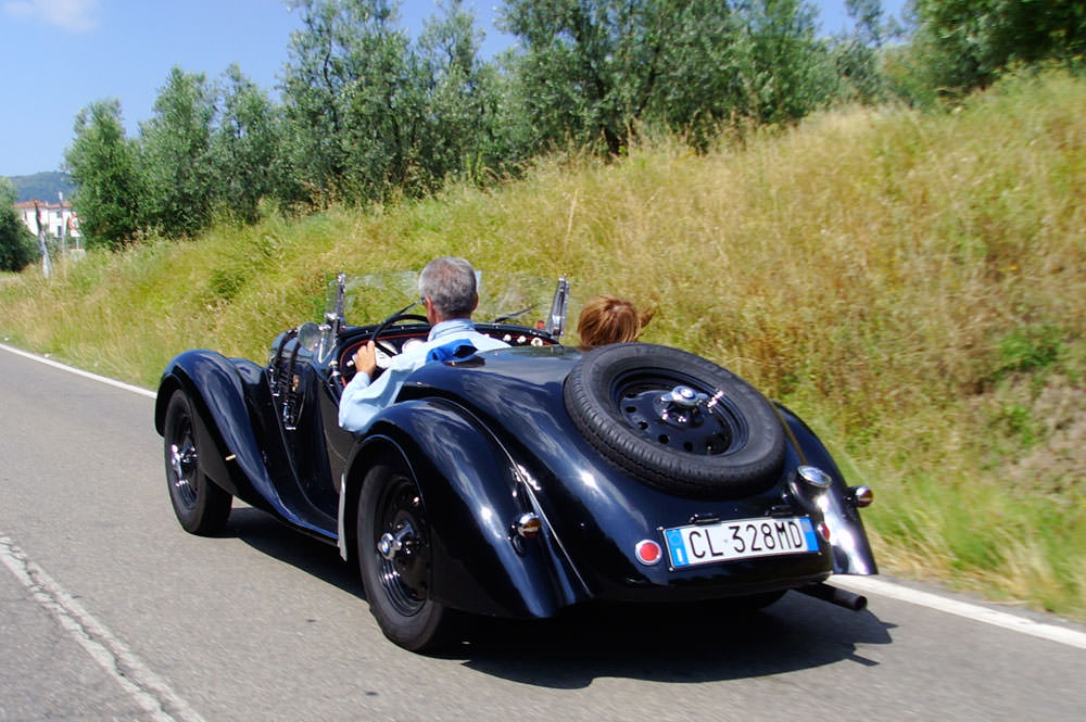 Modena Cento Ore, a Forte dei Marmi arrivano le auto d’epoca