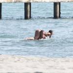 Foto Francesca De Andre con l'amico misterioso 2 Beach2012 (foto Riccardo Dalle Luche)