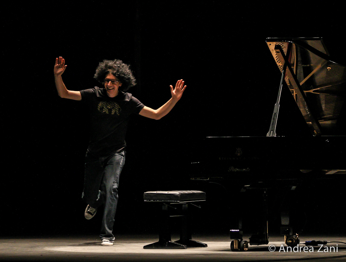 Pronta la contestazione per Giovanni Allevi alla Versiliana. “Male il suo concerto sulle cave”