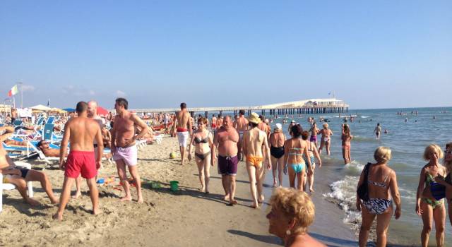 SPIAGGE, DA 100 A 1.000 EURO DI MULTA PER CHI DISTURBA O CREA PERICOLI