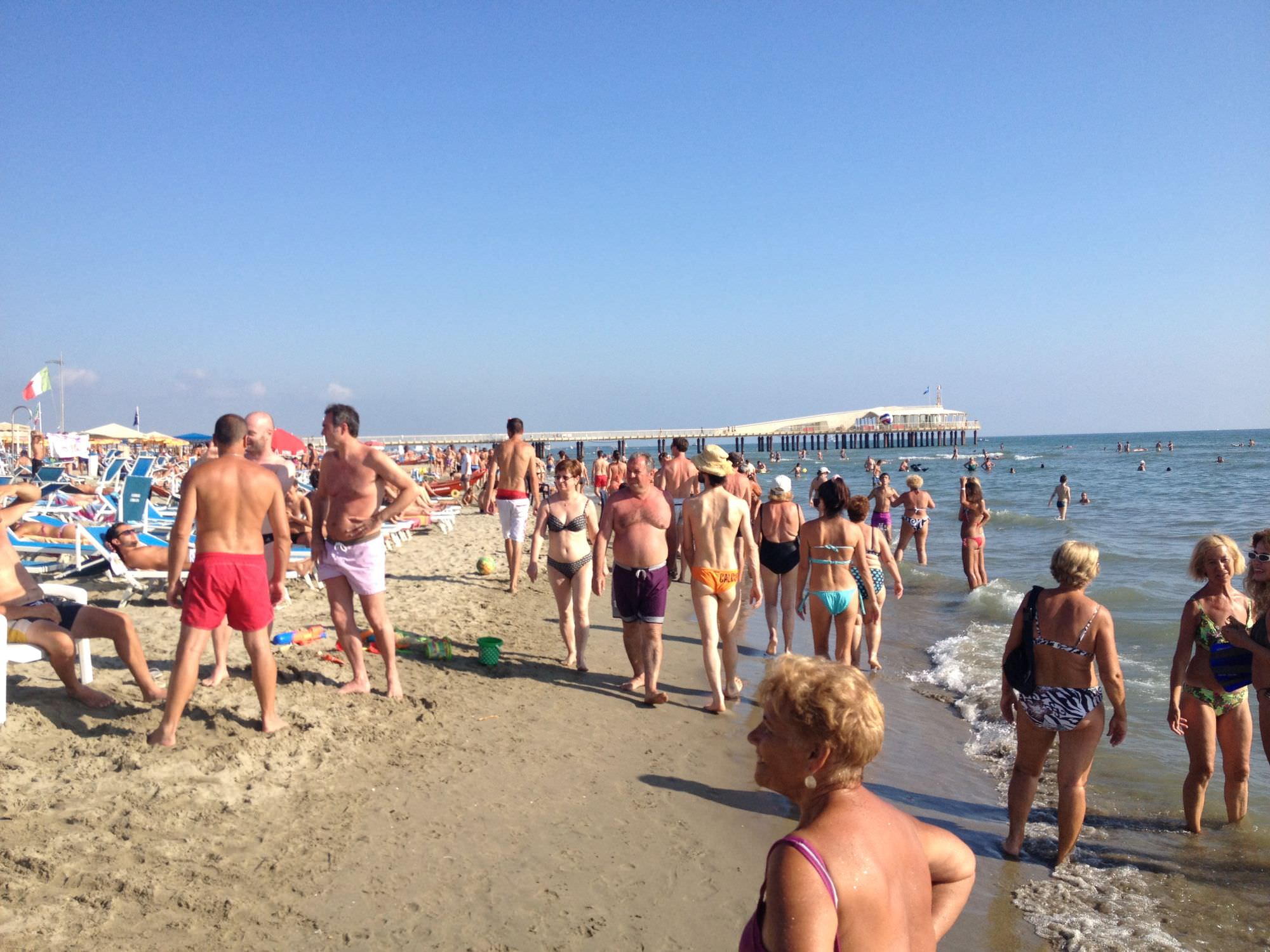 SPIAGGE, DA 100 A 1.000 EURO DI MULTA PER CHI DISTURBA O CREA PERICOLI