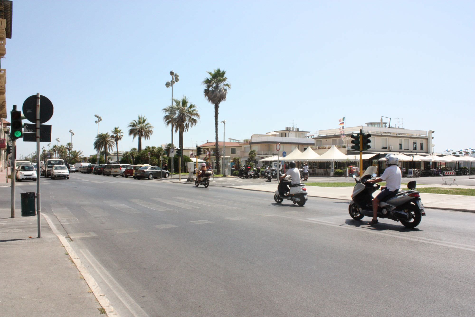 Trovato con qualche grammo di marijuana in Passeggiata a Viareggio: segnalato in Prefettura