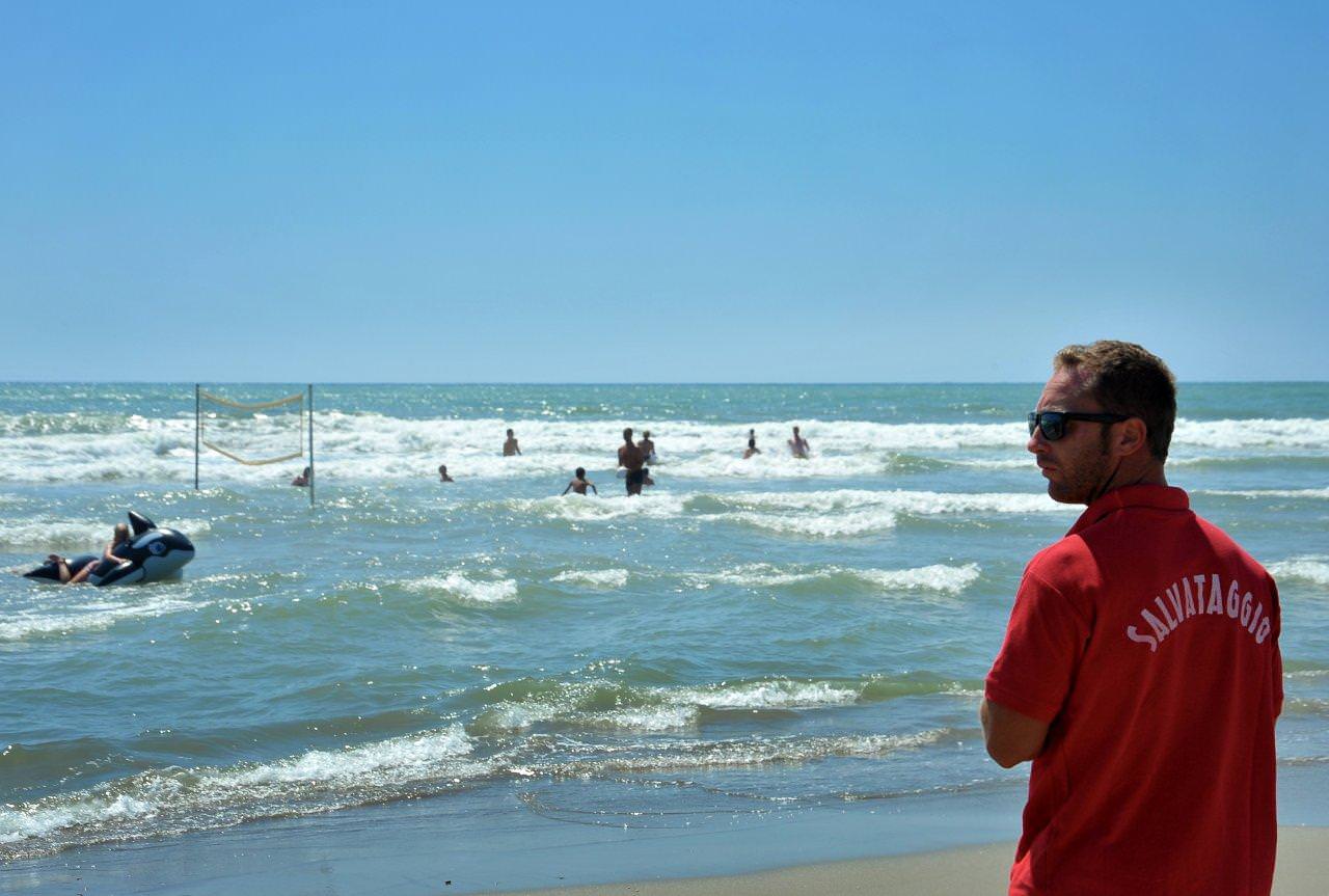 Con l’estate garantita la sorveglianza dei bagnini sulla spiaggia libera in Darsena