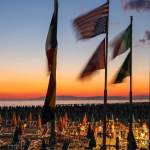 bandiere bagni tramonto (foto Andrea Zani)