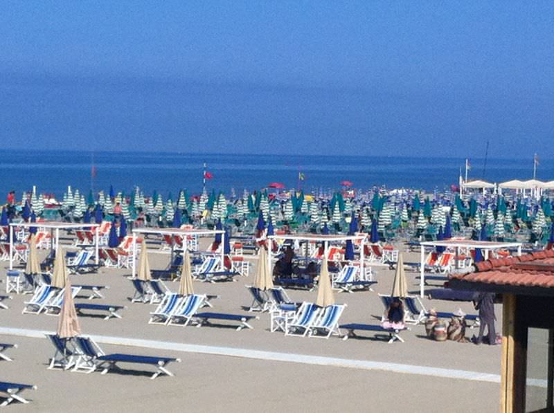 Gli stabilimenti di Forte dei Marmi salutano l’avvio della stagione turistica