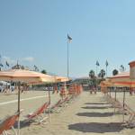 spiaggia ombrelloni stabilimento balneare bagno (FotoMania)