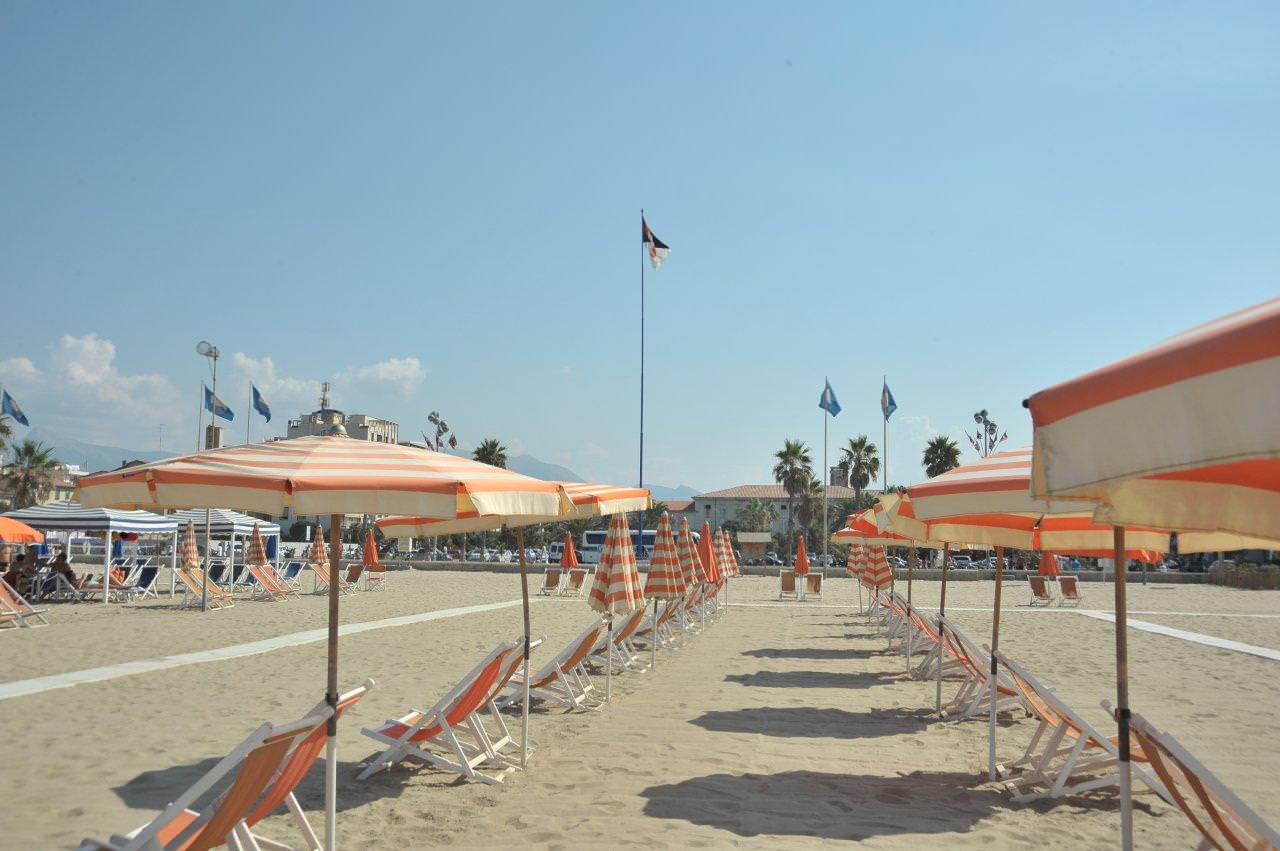 Nel primo giorno di vacanza a Viareggio gli rubano nove biciclette. Turisti tedeschi scappano