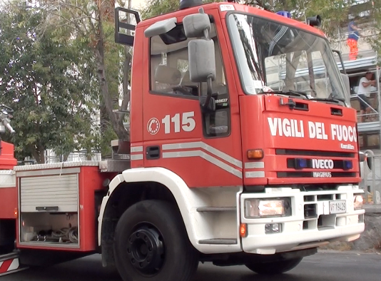 Corto circuito in casa, prende fuoco il frigorifero