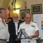 Amm.Toscano premia il Cap.LC Benedetti Amm.Toscano premia il Cap.LC Benedetti