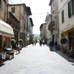 via di mezzo, via vittorio emanuele camaiore (foto Marco Pomella)