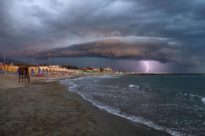 Fulmine sulla centralina elettrica di via Olmi e via Giglioli