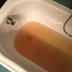 acqua marrone acqua sporca (foto VersiliaToday)