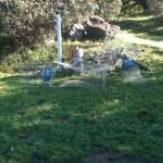 rifiuti abbandonati nel parco (foto VersiliaToday)