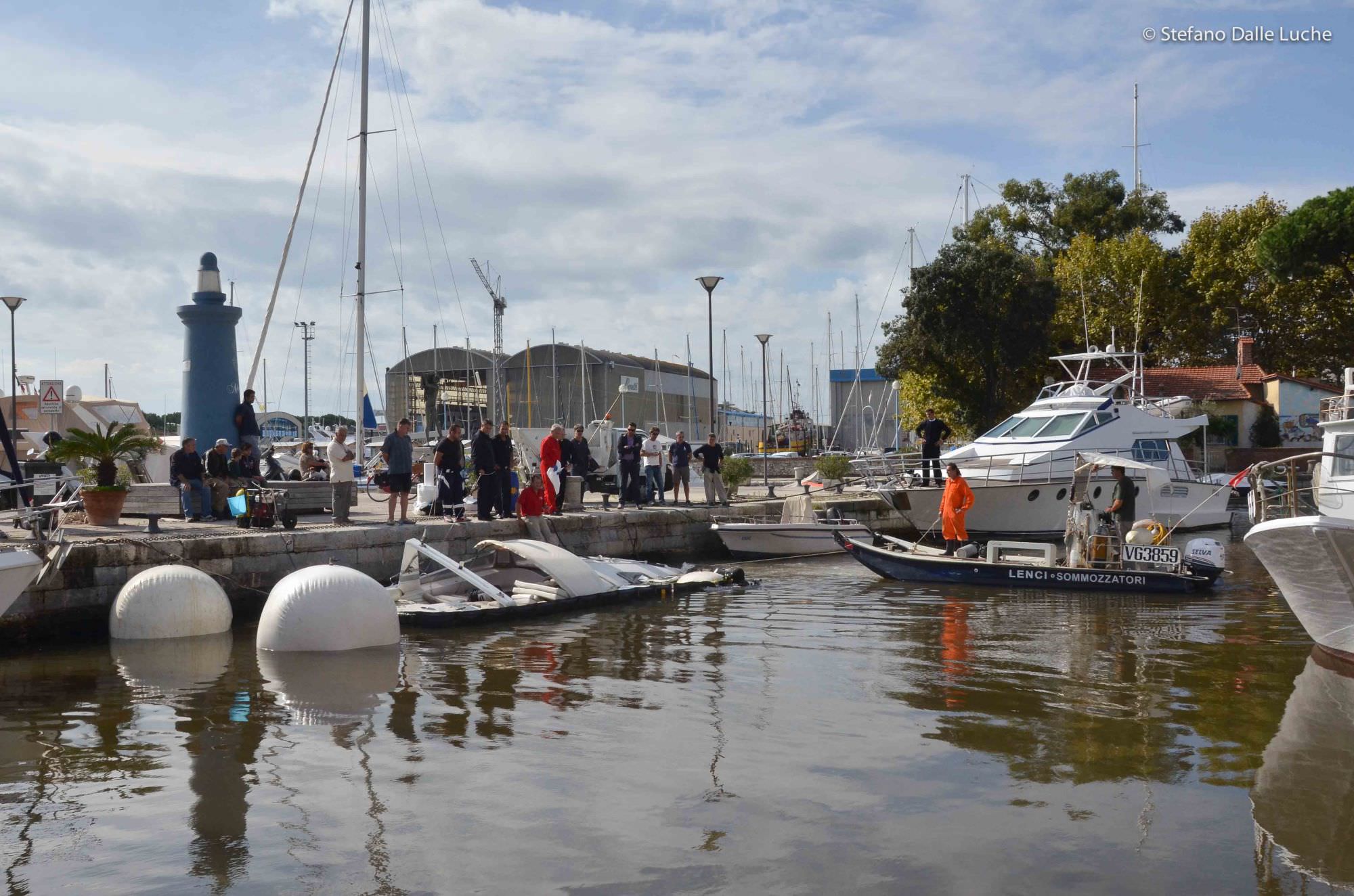 AFFONDA MOTOSCAFO NEL CANALE BURLAMACCA, INTERVIENE CAPITANERIA DI PORTO