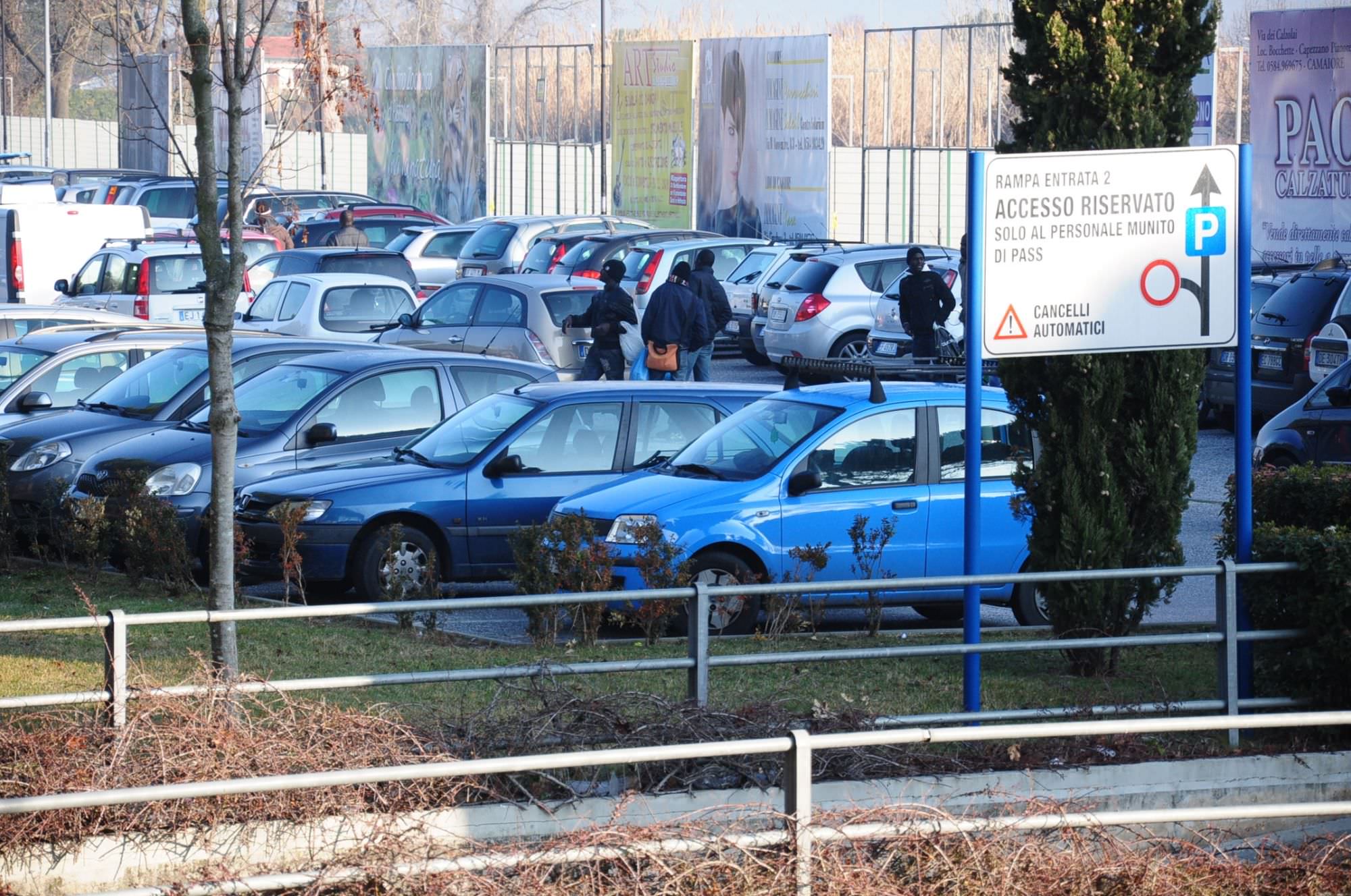 “Le autorità intervengano per contrastare gli abusivi al parcheggio dell’ospedale Versilia”