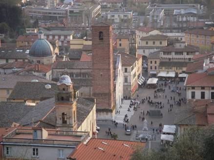 Centro storico di Pietrasanta, i provvedimenti alla viabilità per tracciamento nuova segnaletica