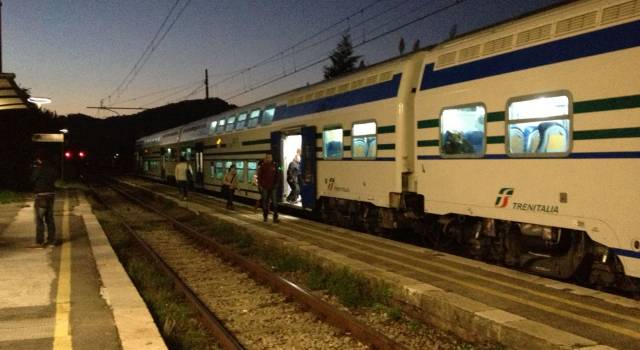 Attraversa binari e muore travolto da un treno tra Viareggio e Pisa