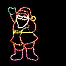 Si accendono le luci di Natale a Viareggio, i commercianti: “Ottimo gioco di squadra”