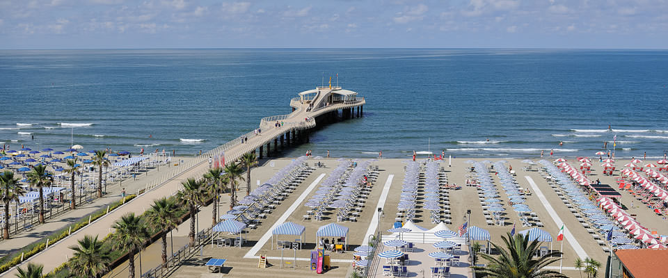 Il mondo dei droni sbarca a Lido di Camaiore, pacchetti da 30 euro a persona per gli hotel