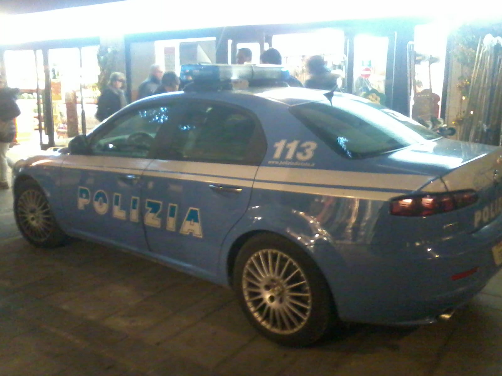 Raffica di controlli e denunce della Polizia alla stazione, in pineta e a Torre del Lago