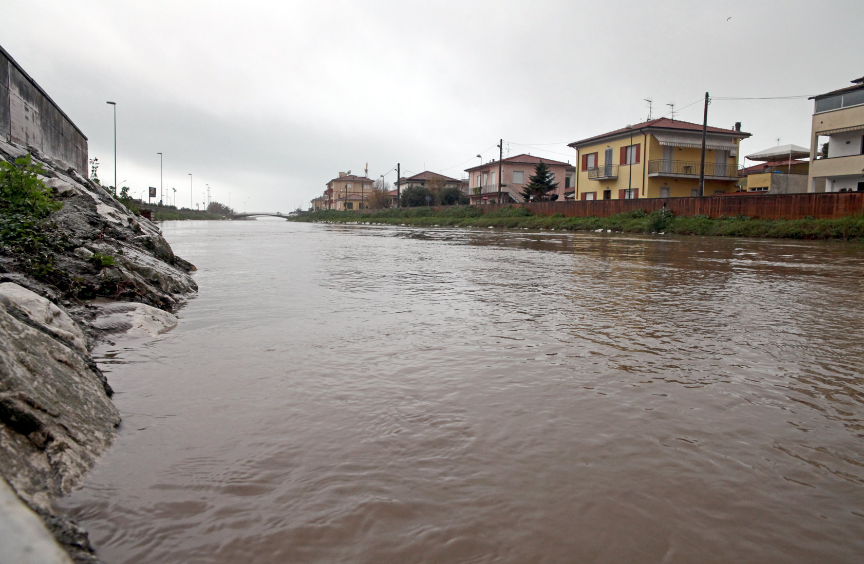 LAVORI DI ADEGUAMENTO DEL TORRENTE CAMAIORE, LIMITI DI TRANSITO IN UN TRATTO DI VIA BOCCHETTE