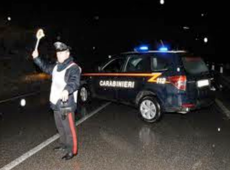 Non si fermano all&#8217;alt dei Carabinieri, arrestati 3 uomini in possesso di taniche di benzina