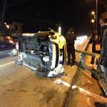 auto ribaltata (foto Martina Ambrogi)