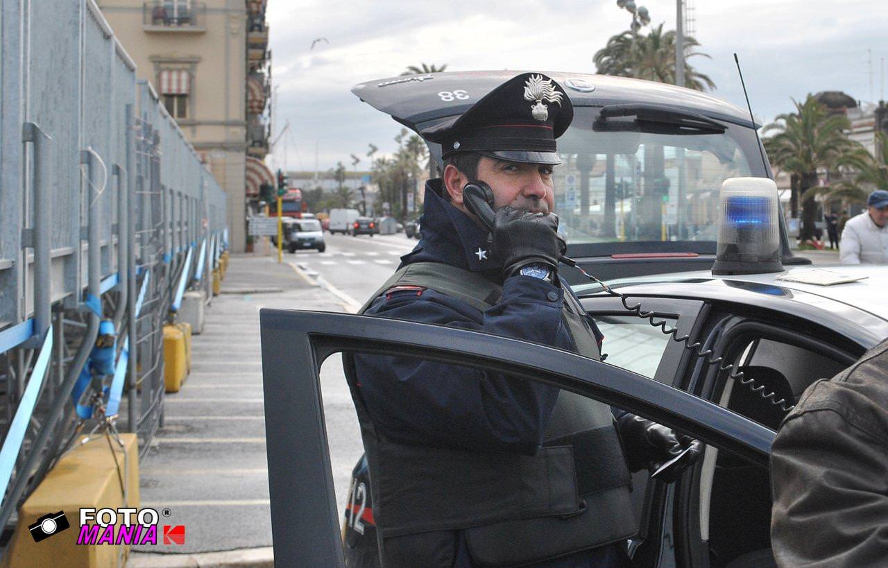 Ora i ladri girano armati: furto d’armi in un appartamento a Viareggio