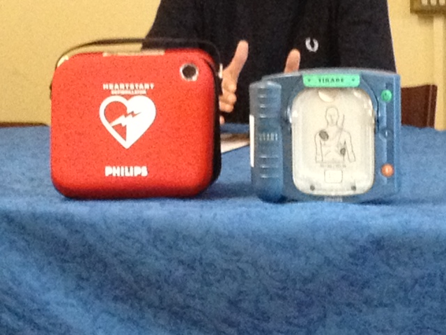 “Manca il defibrillatore in chiesa a Forte dei Marmi, qui non c’è cultura del soccorso”