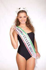 ANCHE MISS ITALIA GIUSY BUSCEMI OSPITE DEL CARNEVALE DI VIAREGGIO