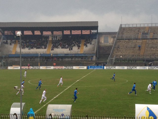 TRE ROSSI E DUE RIGORI CONTRO: DERBY MALEDETTO PER IL VIAREGGIO. IL PRATO FA FESTA