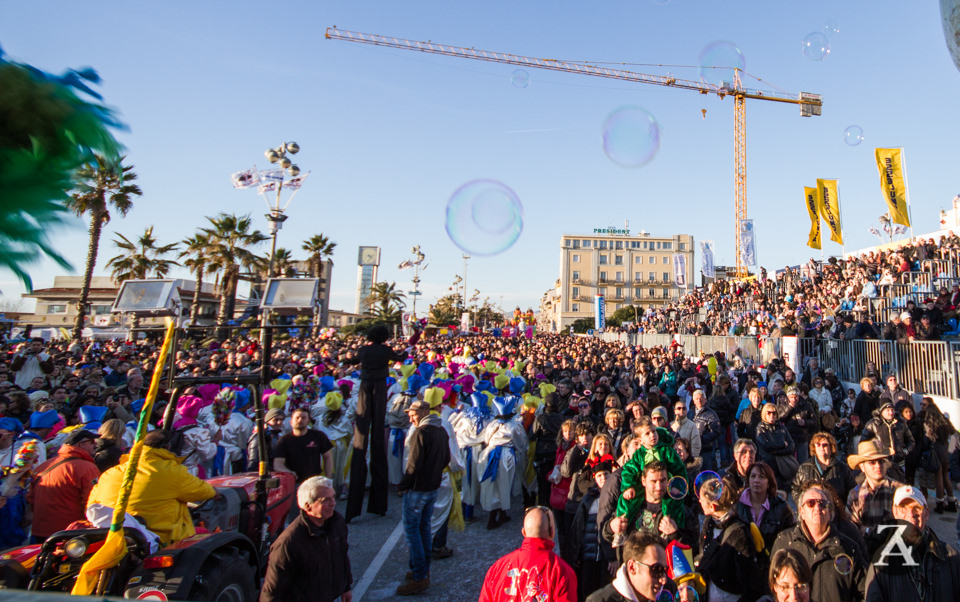 IL CARNEVALE INIZIA NEL SEGNO DEL SOLE, IL PRIMO CORSO FILA SENZA GRANDI INTOPPI