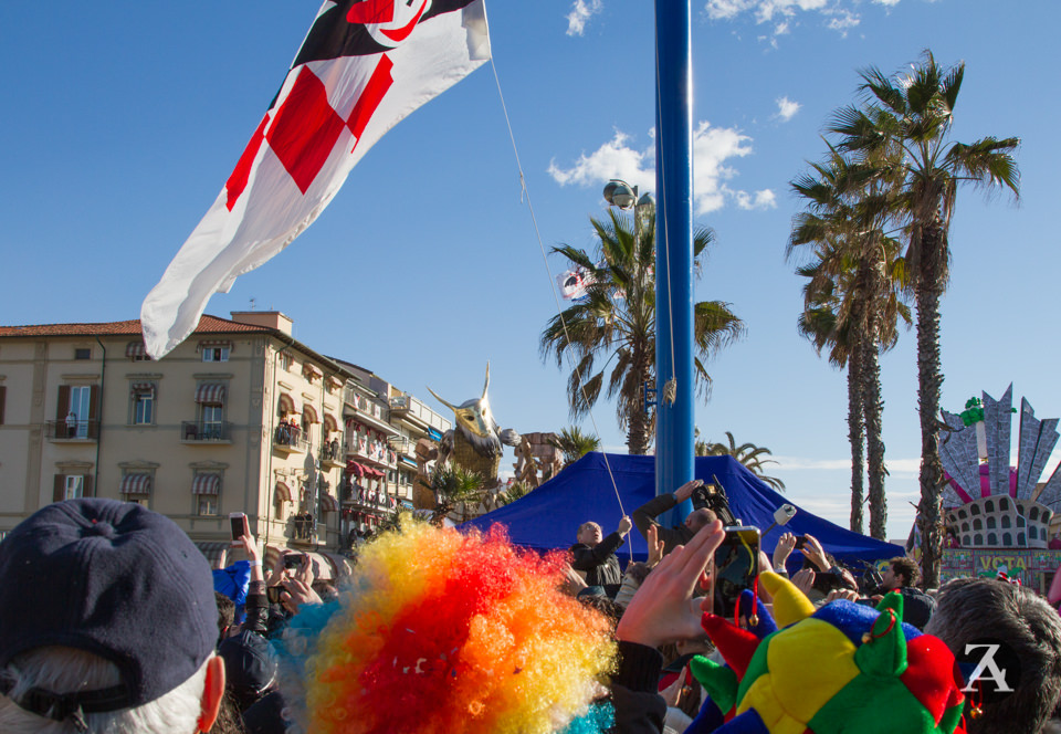 Maratona e Vespe in maschera per la cerimonia d’apertura del Carnevale di Viareggio 2014