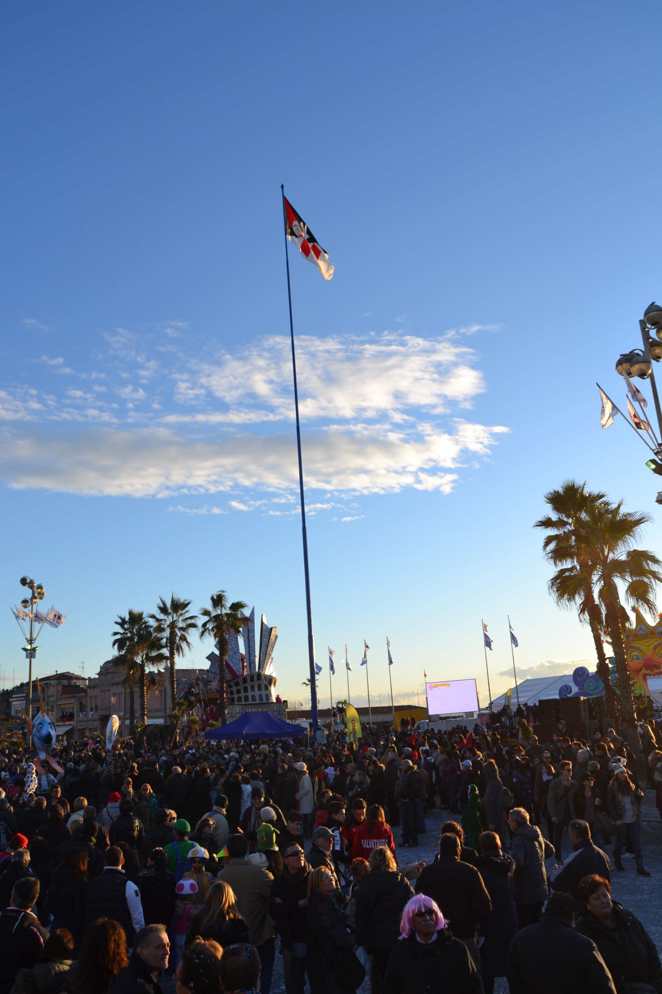 CON IL SECONDO CORSO A VIAREGGIO IN SCENA IL GIORNO PIÙ LUNGO DI CARNEVALE