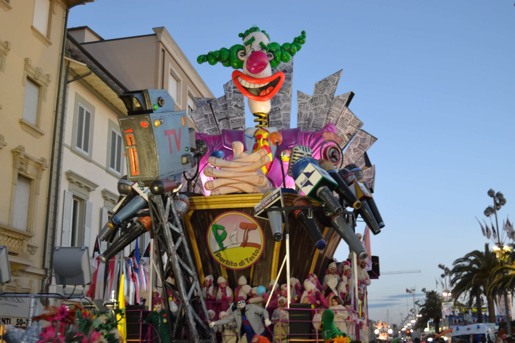 CARNEVALE, PREZZI SPECIALI PER I CLIENTI DEGLI ALBERGHI DI VIAREGGIO E LIDO DI CAMAIORE