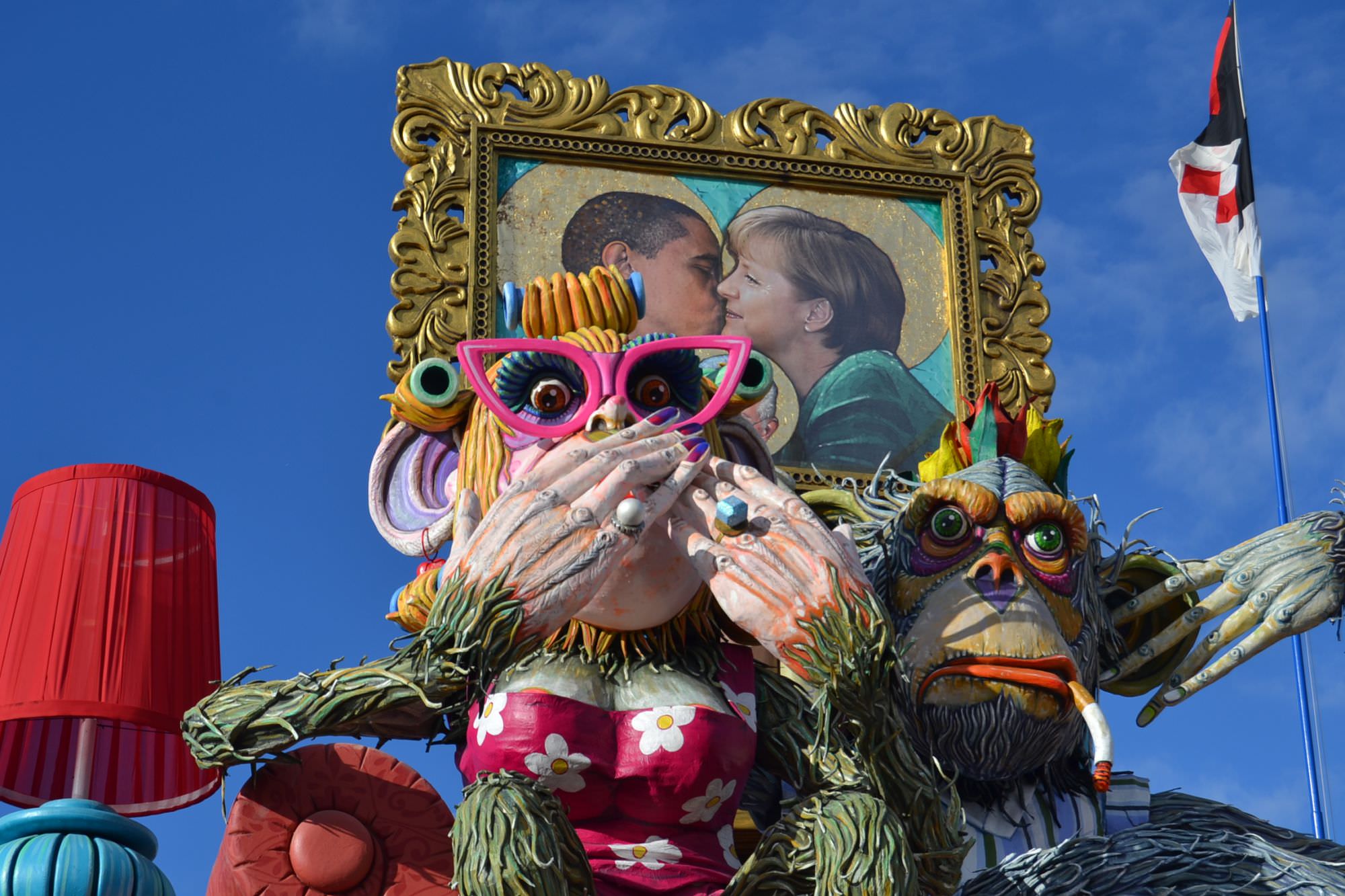 Carnevale estivo, dal carro dei fratelli Cinquini fiumi di birra