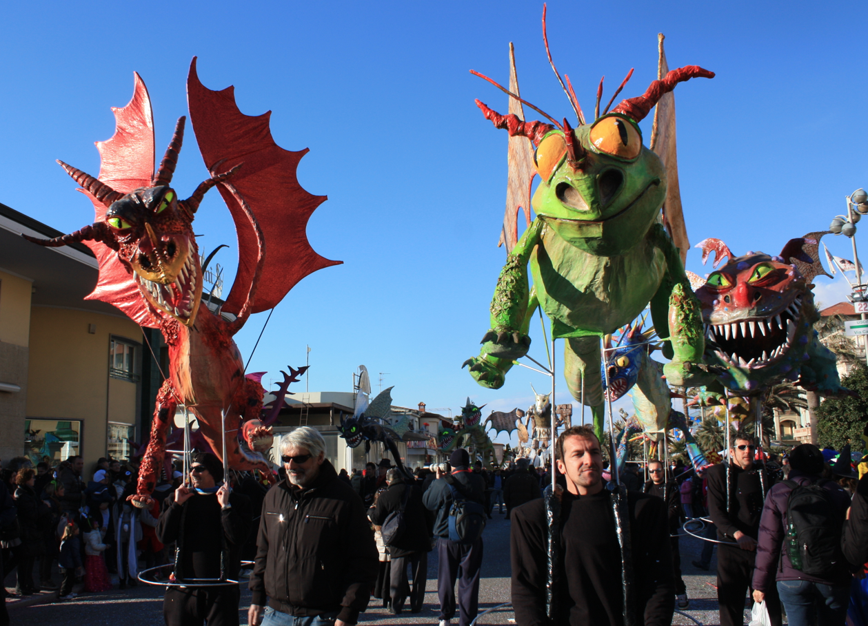 CARNEVALE, A VIAREGGIO IL QUARTO CORSO TRA UNESCO, BELLEZZE E VOLTI DELLA TV