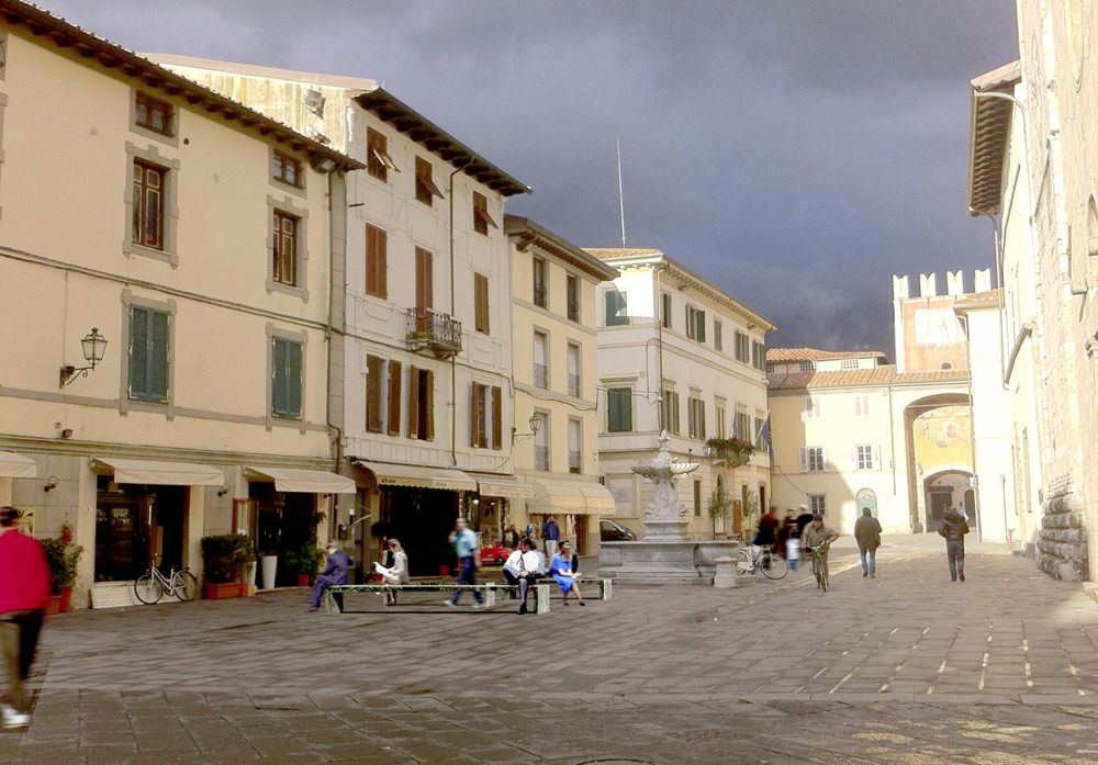 Doppio disco orario nel centro storico di Camaiore. Multati due automobilisti