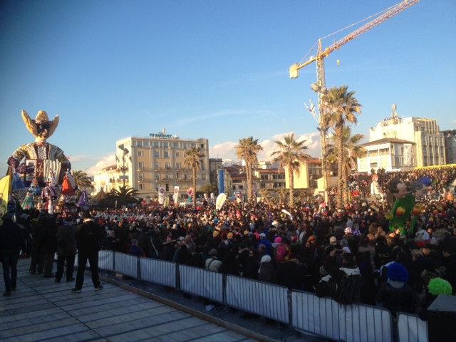 SECONDO CORSO DI CARNEVALE A VIAREGGIO, INCASSATI 365MILA EURO