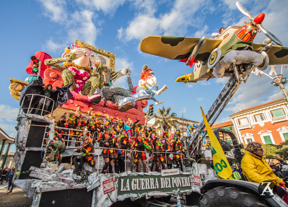 CARNEVALE, DENUNCIATO L’UOMO SALITO SUL CARRO DEI FRATELLI CINQUINI