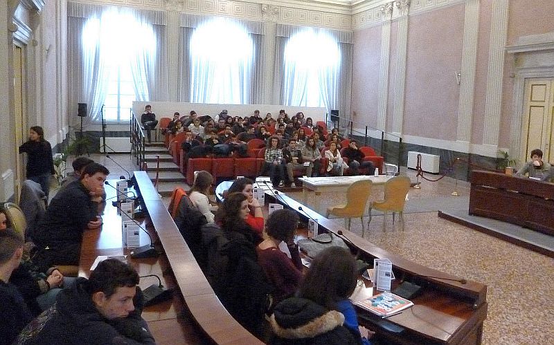 RAGAZZI A CONFRONTO NELLA RIUNIONE DEL PARLAMENTO DEGLI STUDENTI DELLA TOSCANA