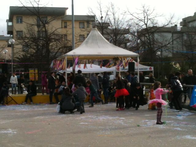 CARNEVALE, NUOVO CAMBIO DI PROGRAMMA: SI FA IL RIONE CAMPO D’AVIAZIONE