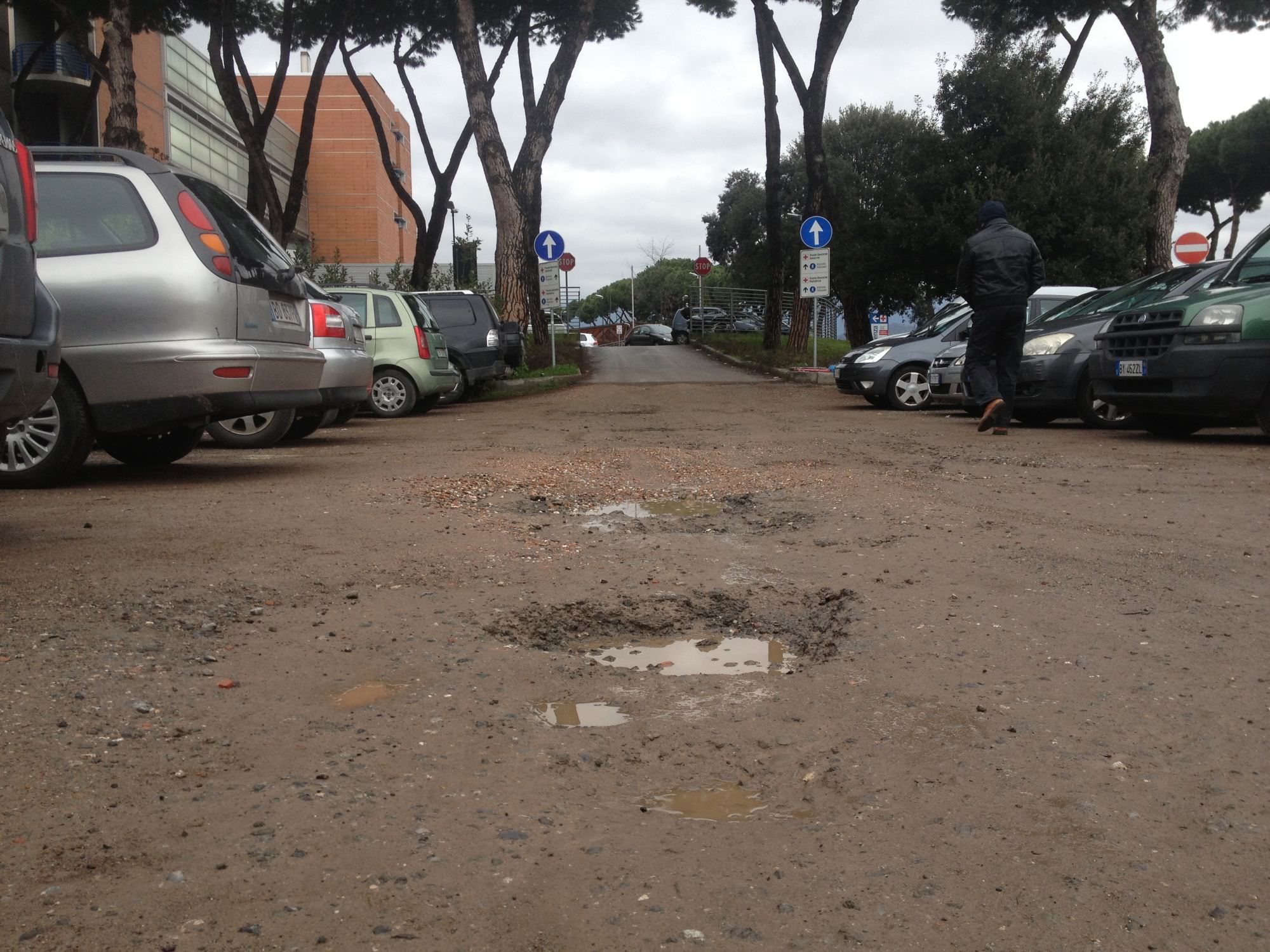 Parcheggio a pagamento all’ospedale. “Ennesima gabella per i cittadini”